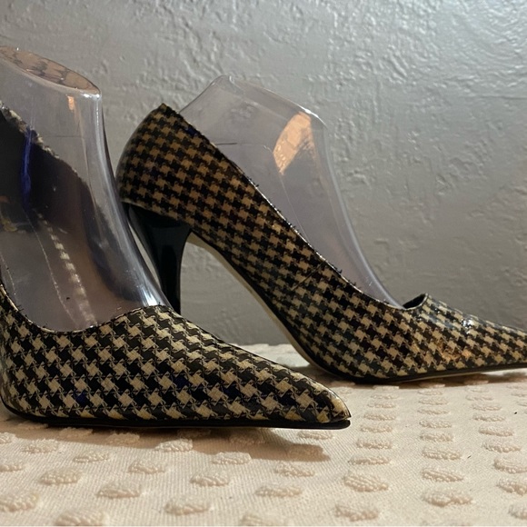 Dollhouse Heel-PEELING ON THE INSIDE PRICED REFLECTS THIS-AS IS SALE - Picture 7 of 9